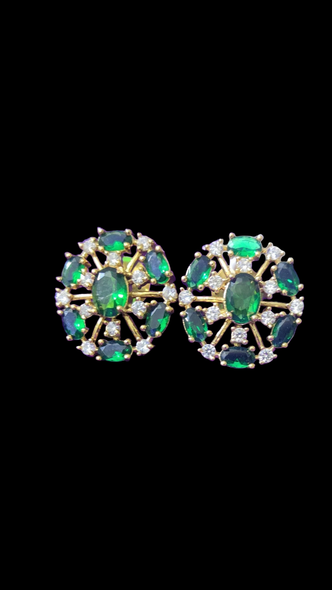 MINTY GREEN EARSTUDS