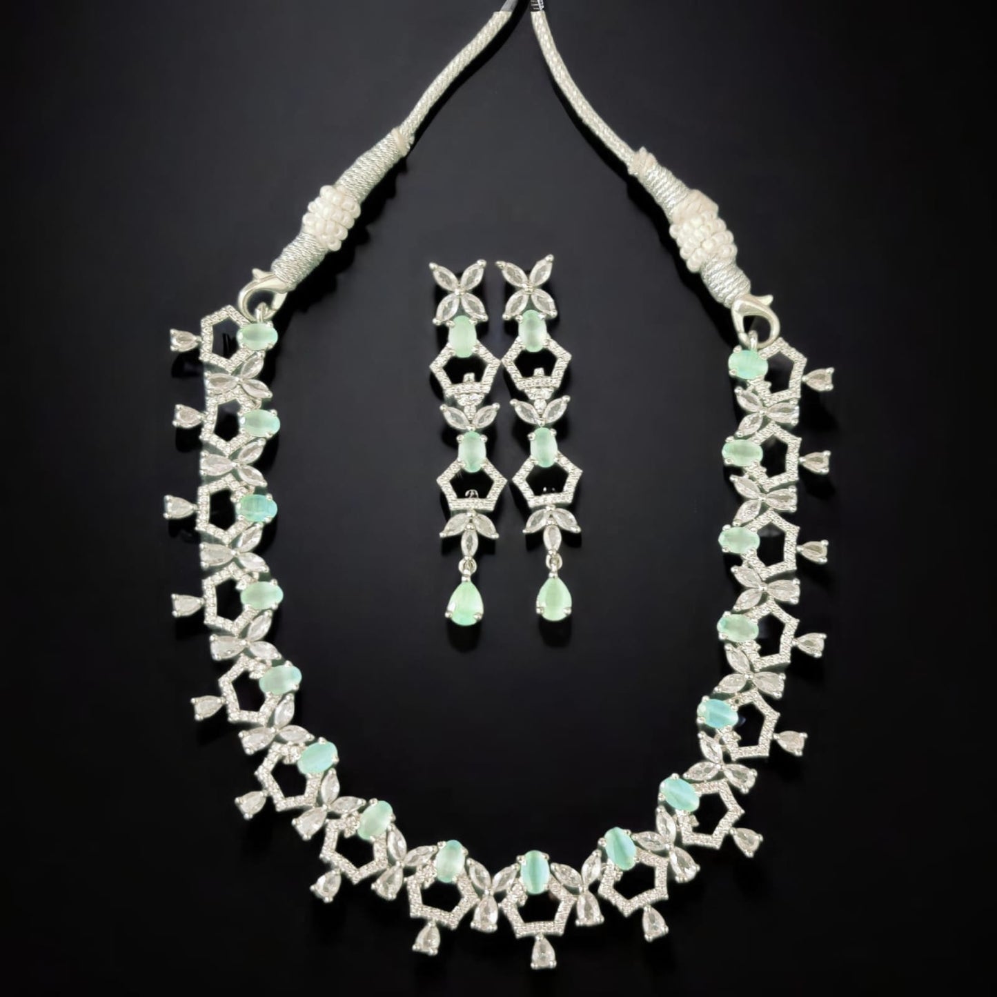 HEXA VERDE GEOMETRIC NECKPIECE WITH EARRINGS