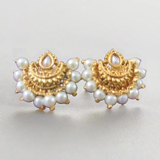 ANTIQUE PEARL EARSTUDS