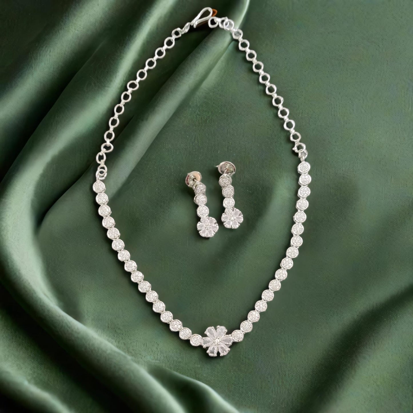 JUHI AD RHODIUM PLATED NECKLACE WITH EARRINGS