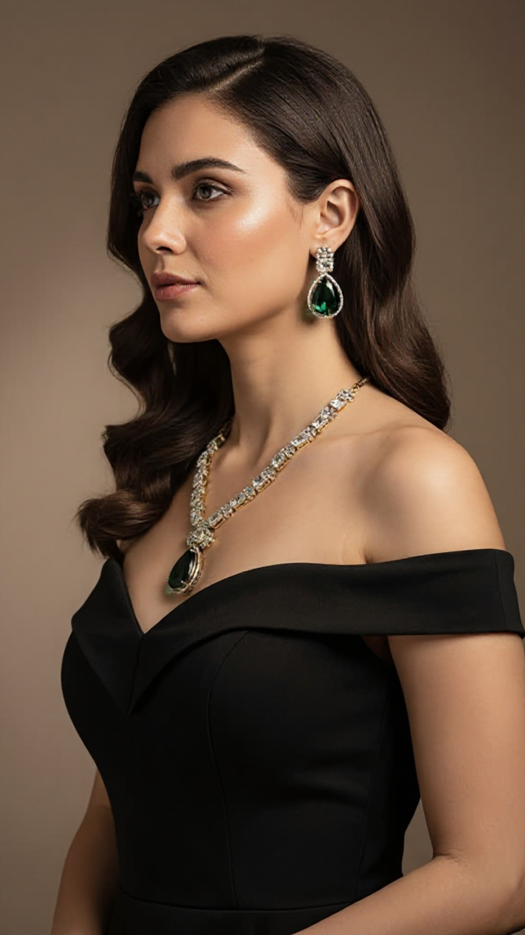 Emili Diamond Victorian Neckpiece set Green Pendant