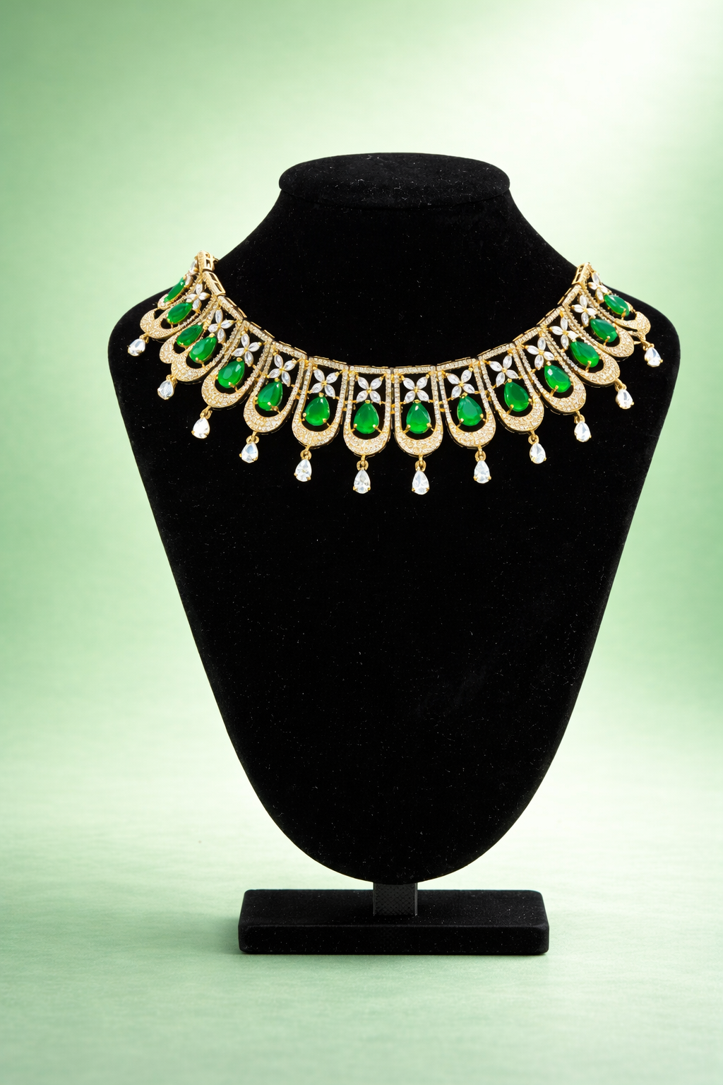 Sonakshi Emerald & White Chocker Necklace