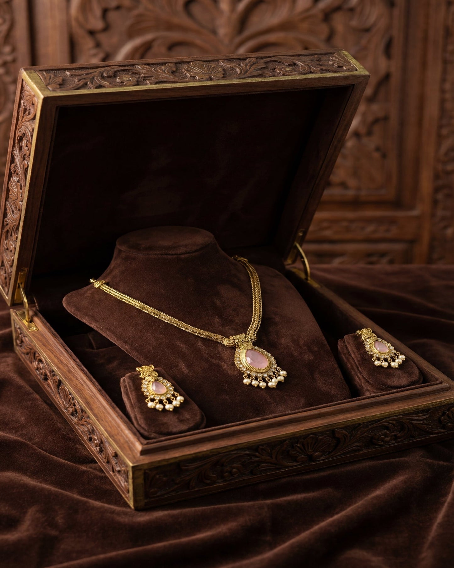 Pastel pink and gold-plated pendant necklace set by GemofU.